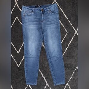 1822 Denim - butter skinny jeans